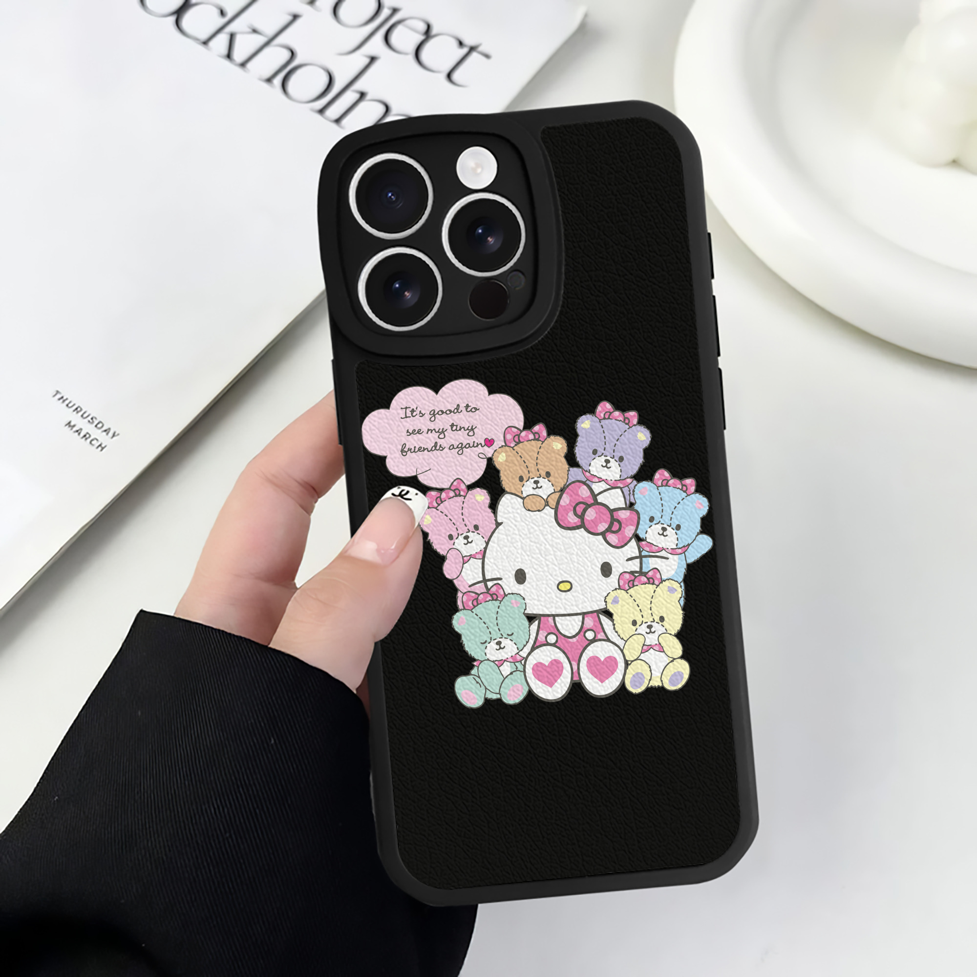 （画像用） Hello Kitty ハローキティ 【iPhone 16シリーズ対応】シリコンスマホケース（レザー調） 材質：シリコン